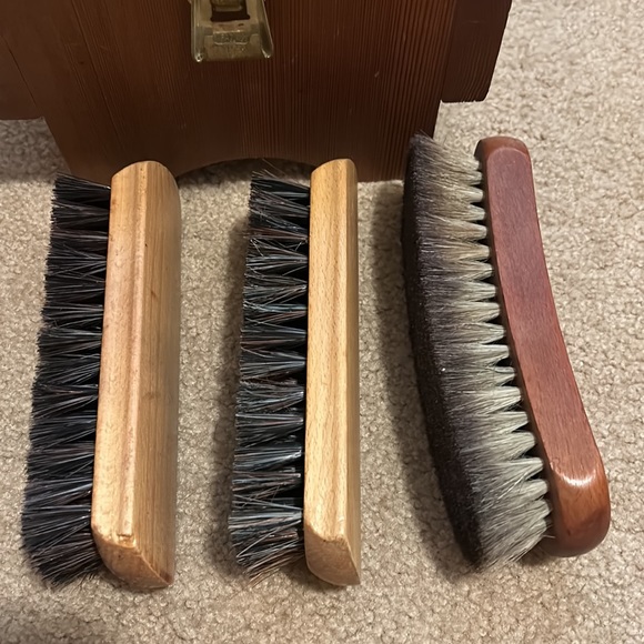 vintage shoe shine box with brushes over 50 years old - Picture 9 of 13
